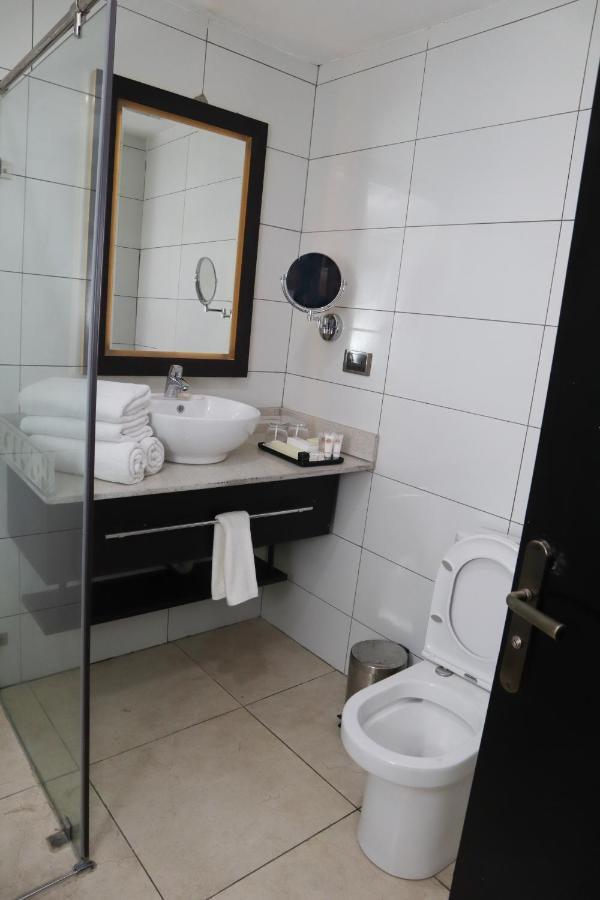 Monty Suites Calabar Esterno foto