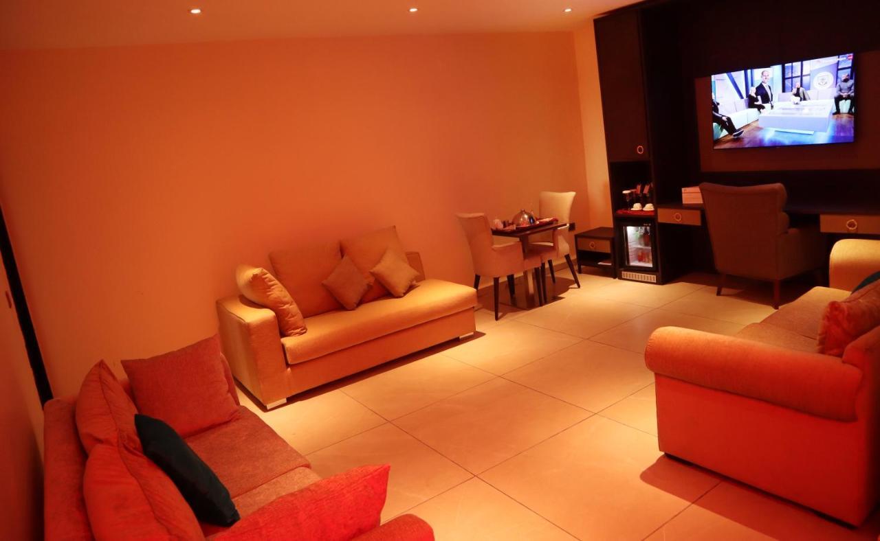 Monty Suites Calabar Esterno foto